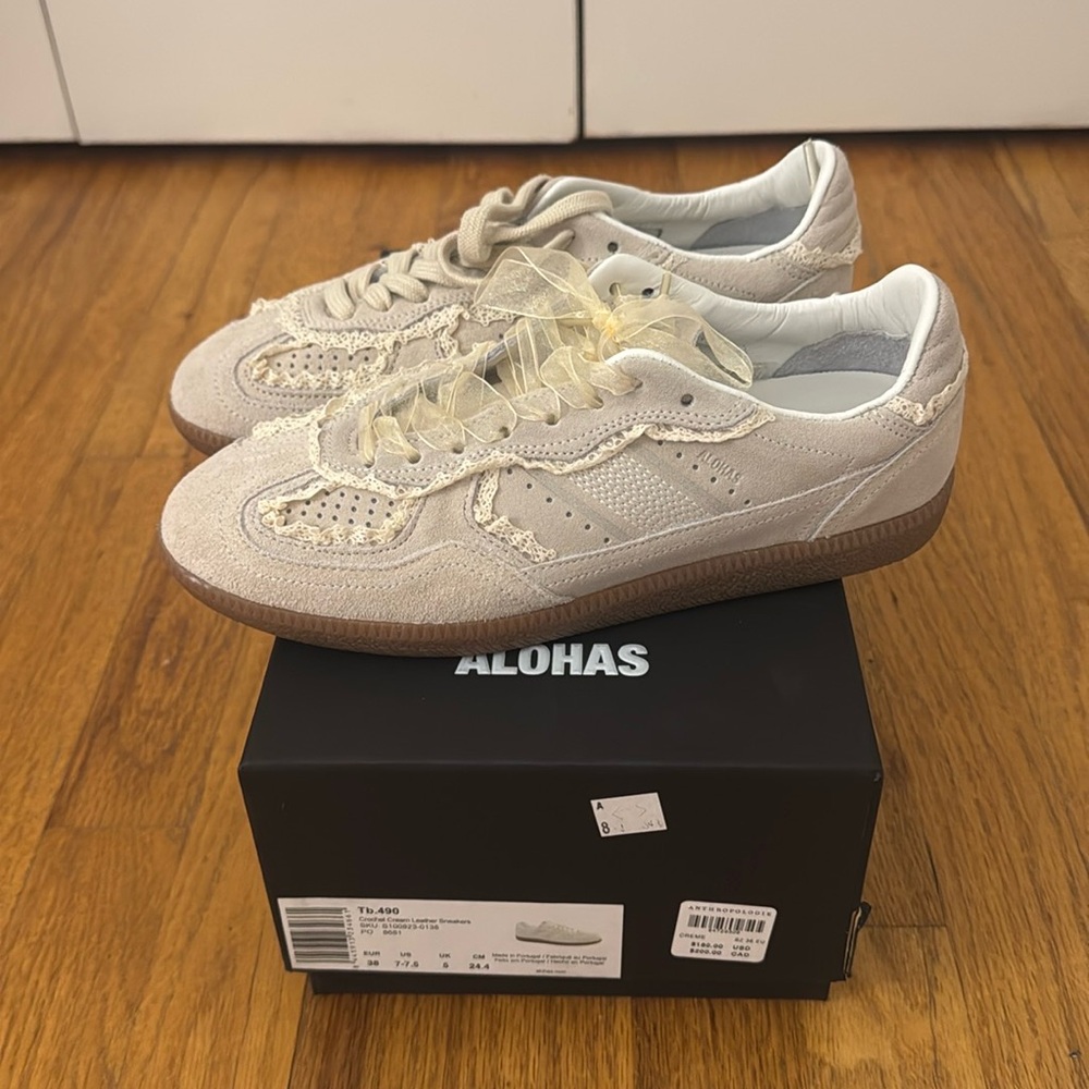 NWB ALOHAS lace sneakers